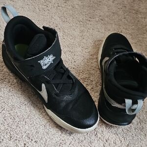 $6 LOWER PRICE IN BUNDLE Nike Kids Black and White Sneakers